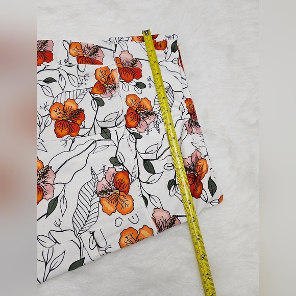 Butt Sculpting Leaf Yoga Shorts lot of 2. Size M/L - Picture 7 of 14